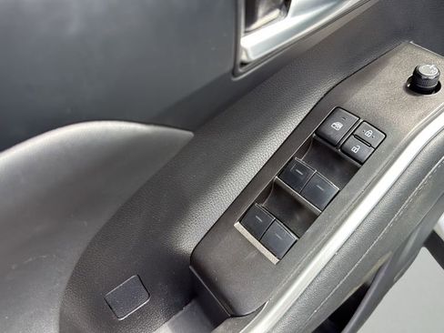 Used 2023 Toyota Highlander XLE AWD/4WD image 27