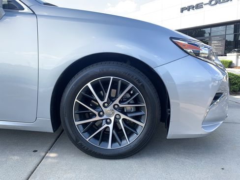 Used 2018 Lexus ES 350 w/ Luxury Package w/Wood Trim FWD image 13