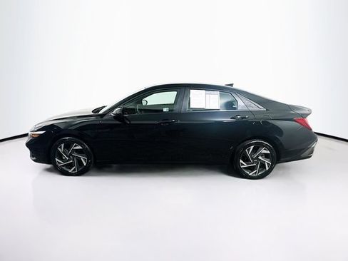 Used 2025 Hyundai Elantra SEL FWD image 5