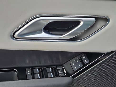 Used 2024 Land Rover Range Rover Velar Dynamic SE image 13