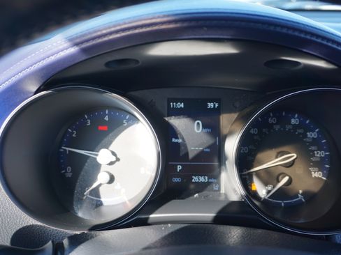 Used 2022 Toyota C-HR XLE image 9