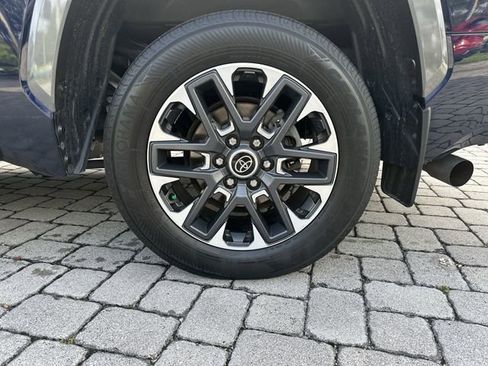 Used 2022 Toyota Tundra Limited AWD/4WD image 11