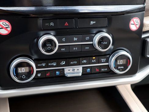 Used 2024 Ford Expedition Max Limited image 35