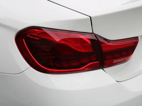 Used 2018 BMW M4 Coupe RWD image 33