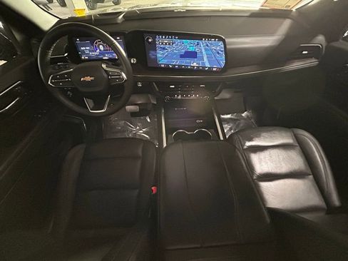 Used 2025 Chevrolet Suburban LT image 10