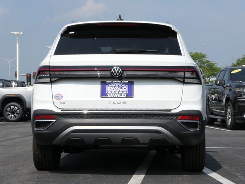 New 2025 Volkswagen Taos SE image 23