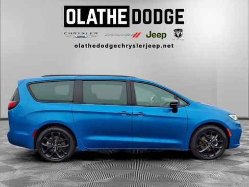 New 2026 Chrysler Pacifica Select image 29