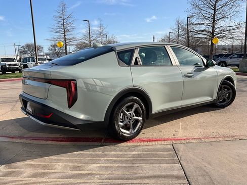 Used 2025 Kia K4 LXS image 6