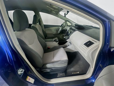 Used 2017 Toyota Prius V Two image 29