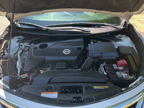 Used 2015 Nissan Altima 2.5 SV FWD image 9