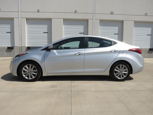 Used 2014 Hyundai Elantra SE w/ Option Group 02 FWD image 5