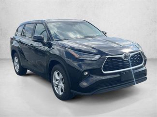 Certified 2025 Toyota Highlander LE video 3