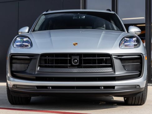 Certified 2026 Porsche Macan GTS AWD/4WD image 8