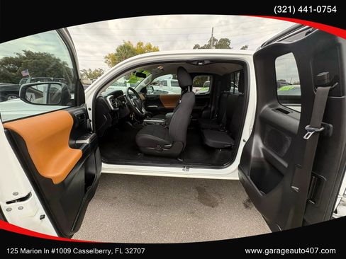 Used 2017 Toyota Tacoma SR5 image 10