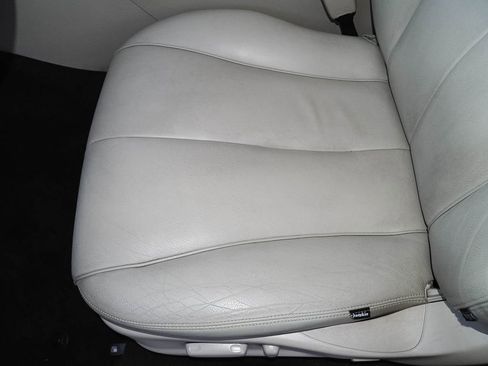 Used 2013 Toyota Venza LE image 24