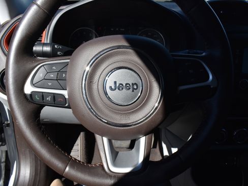 Used 2016 Jeep Renegade Latitude image 13