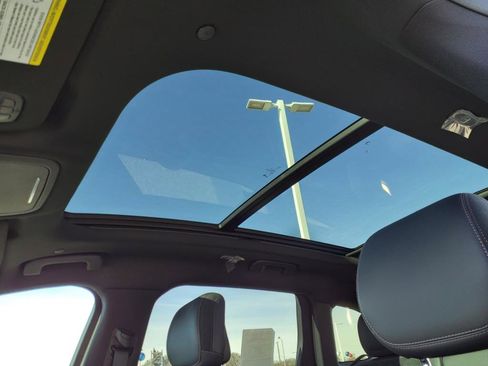 Used 2025 Lincoln Nautilus Reserve w/ Jet Appearance Package image 6