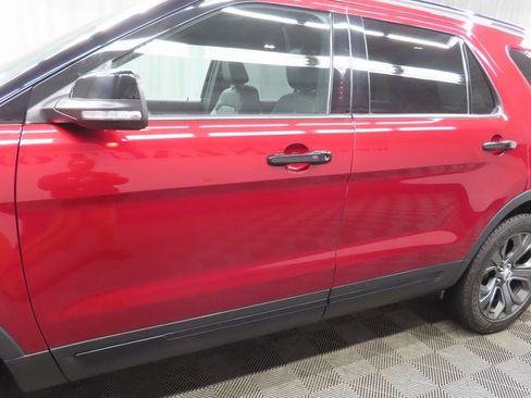 Used 2018 Ford Explorer Sport w/ Equipment Group 401A image 47