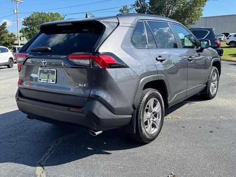 Used 2024 Toyota RAV4 XLE w/ Convenience Package FWD image 3