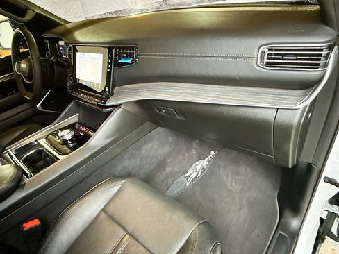 Used 2023 Jeep Wagoneer L Series II image 34