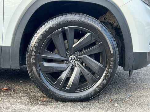 Used 2020 Volkswagen Atlas Cross Sport SE w/ Panoramic Sunroof Package image 7