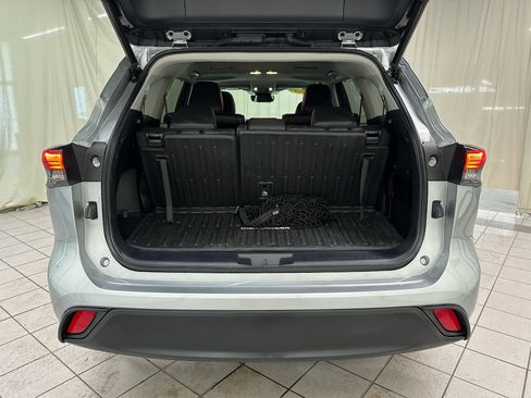 Used 2023 Toyota Highlander XLE AWD/4WD image 8