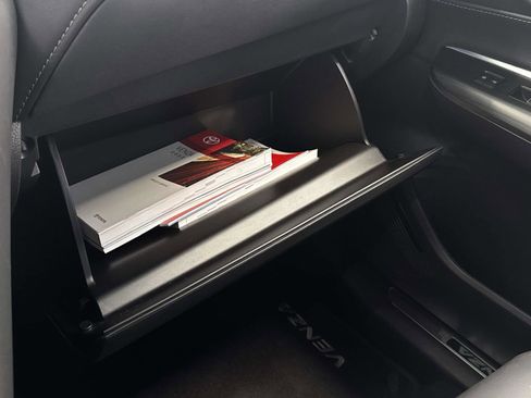 Used 2022 Toyota Venza XLE image 31