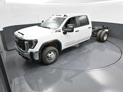 New 2025 GMC Sierra 3500 Pro w/ Convenience Package image 12