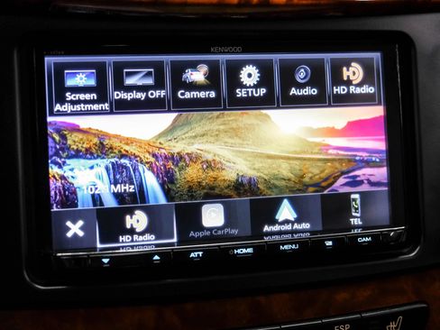 Used 2009 Mercedes-Benz E 550 Sedan image 39