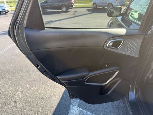 Used 2021 Kia Soul LX image 20