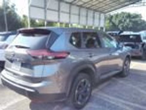 Used 2025 Nissan Rogue SV FWD image 13