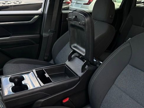 Used 2025 GMC Acadia Elevation image 37