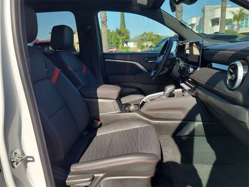 Used 2025 Chevrolet Colorado Z71 w/ Midnight Edition image 18