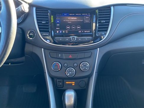 Used 2022 Chevrolet Trax LT w/ LT Convenience Package image 10