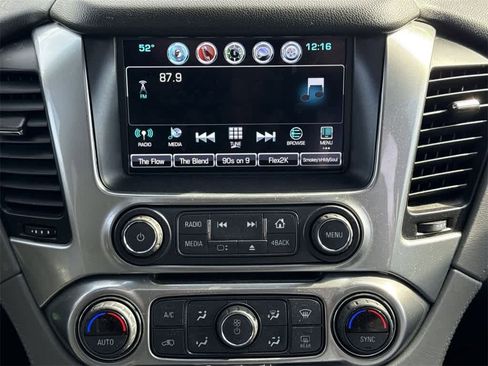 Used 2018 Chevrolet Suburban LT image 16