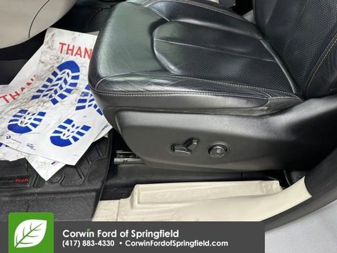 Used 2018 Chrysler Pacifica Touring-L image 35