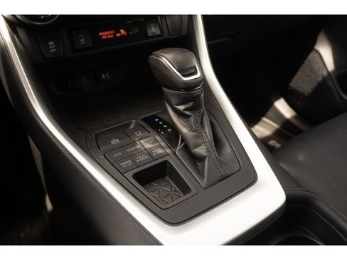 Used 2019 Toyota RAV4 XLE Premium w/ Cold Weather Package AWD/4WD image 27