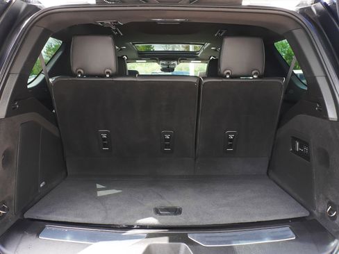 Used 2023 Cadillac Escalade Premium Luxury AWD/4WD image 57