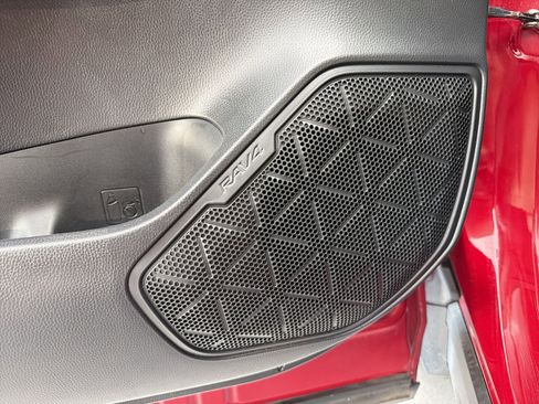 Used 2019 Toyota RAV4 XLE Premium FWD image 22