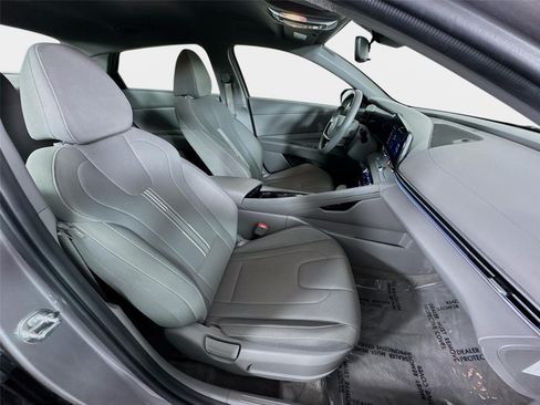 Used 2024 Hyundai Elantra Blue FWD image 27