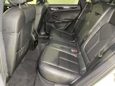 Certified 2024 Porsche Macan AWD/4WD image 19