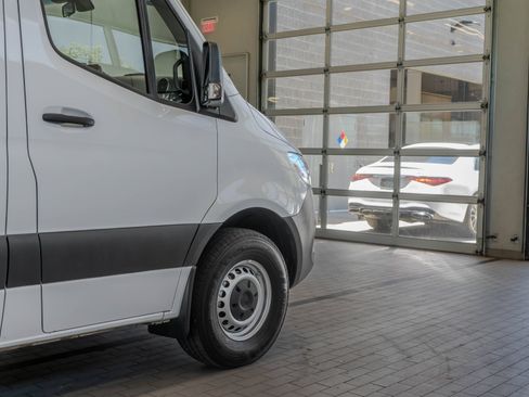 Used 2025 Mercedes-Benz Sprinter 2500 image 30
