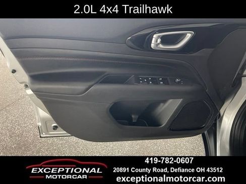 Used 2025 Jeep Compass Trailhawk AWD/4WD image 34