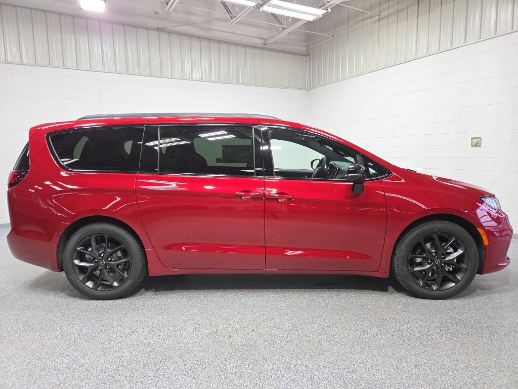 New 2026 Chrysler Pacifica Select w/ S Appearance Package FWD image 8