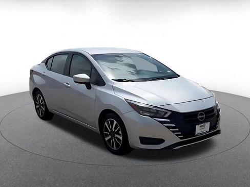 Used 2025 Nissan Versa SV FWD image 3