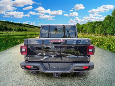 Used 2023 Jeep Gladiator Overland AWD/4WD image 5