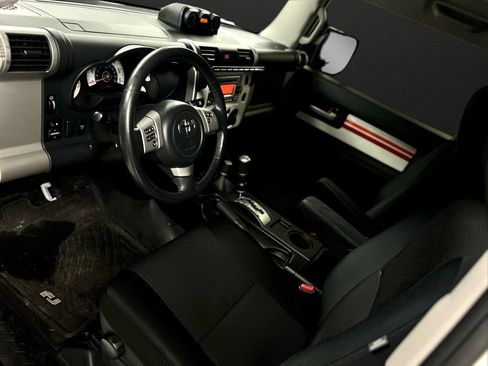 Used 2014 Toyota FJ Cruiser 4WD w/ Upgrade Package image 15