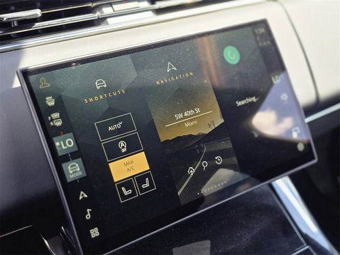 Used 2024 Land Rover Range Rover Sport SE image 24