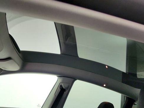 Used 2021 Tesla Model Y Long Range image 10