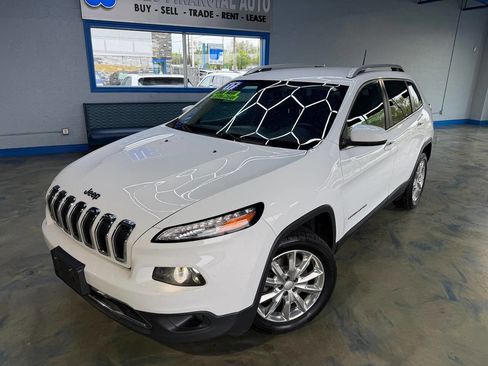 Used 2017 Jeep Cherokee Limited FWD image 1